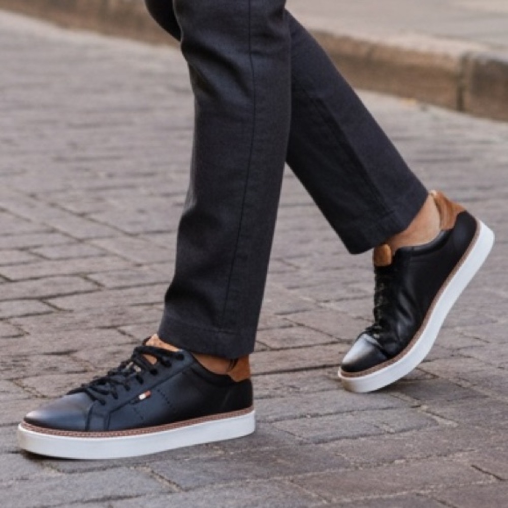 (NWOT) Allen Edmonds Sneakers: Classic Black Alpha Lace-Ups